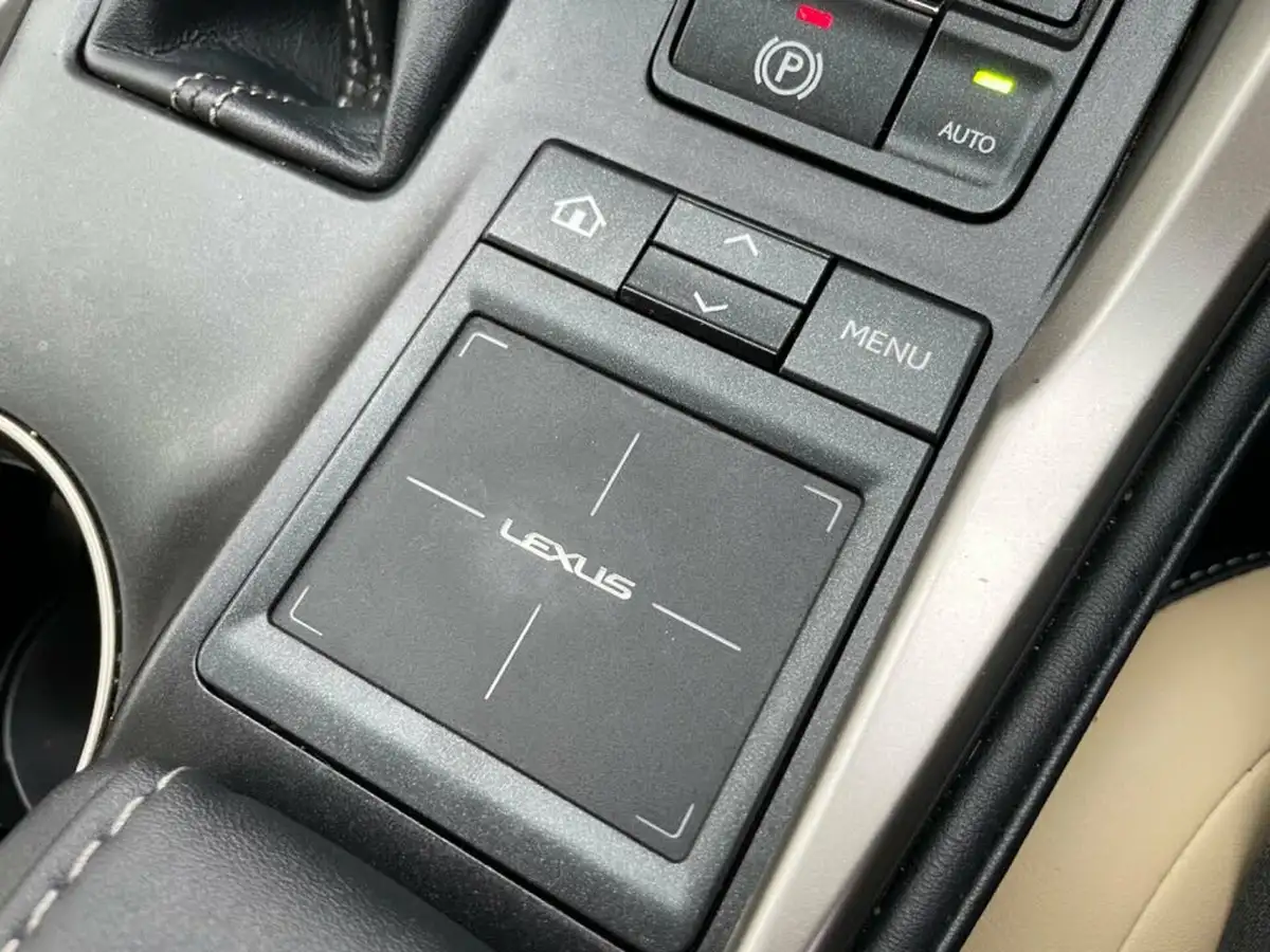 2016-lexus-nx-300h-25-premier-big-47