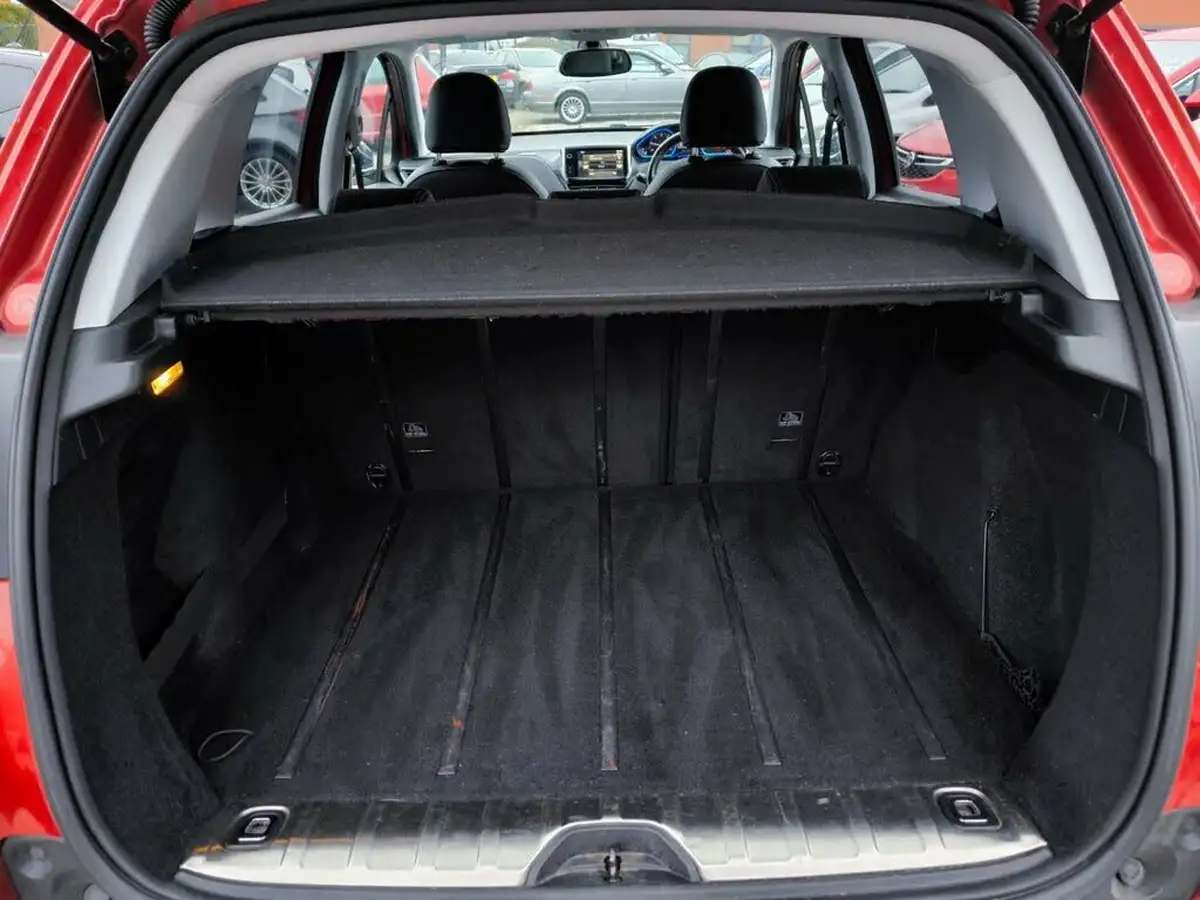 2015-peugeot-2008-crossover-16e-hdi-allure-92bhp-big-16