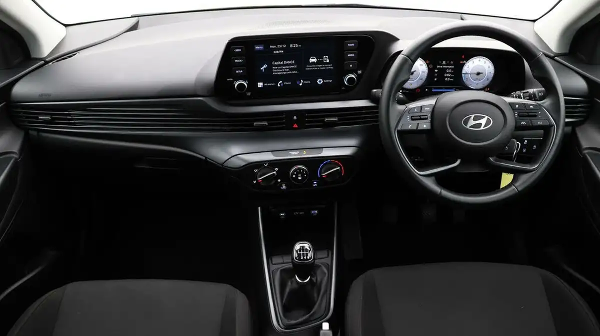 2024-hyundai-i20-10-t-gdi-advance-big-13