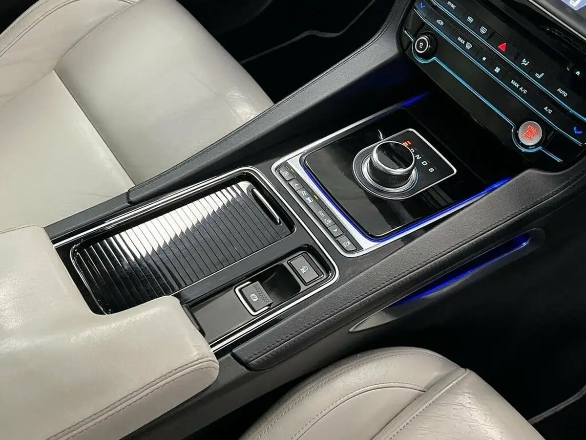 2016-jaguar-f-pace-30td-1st-edition-big-35