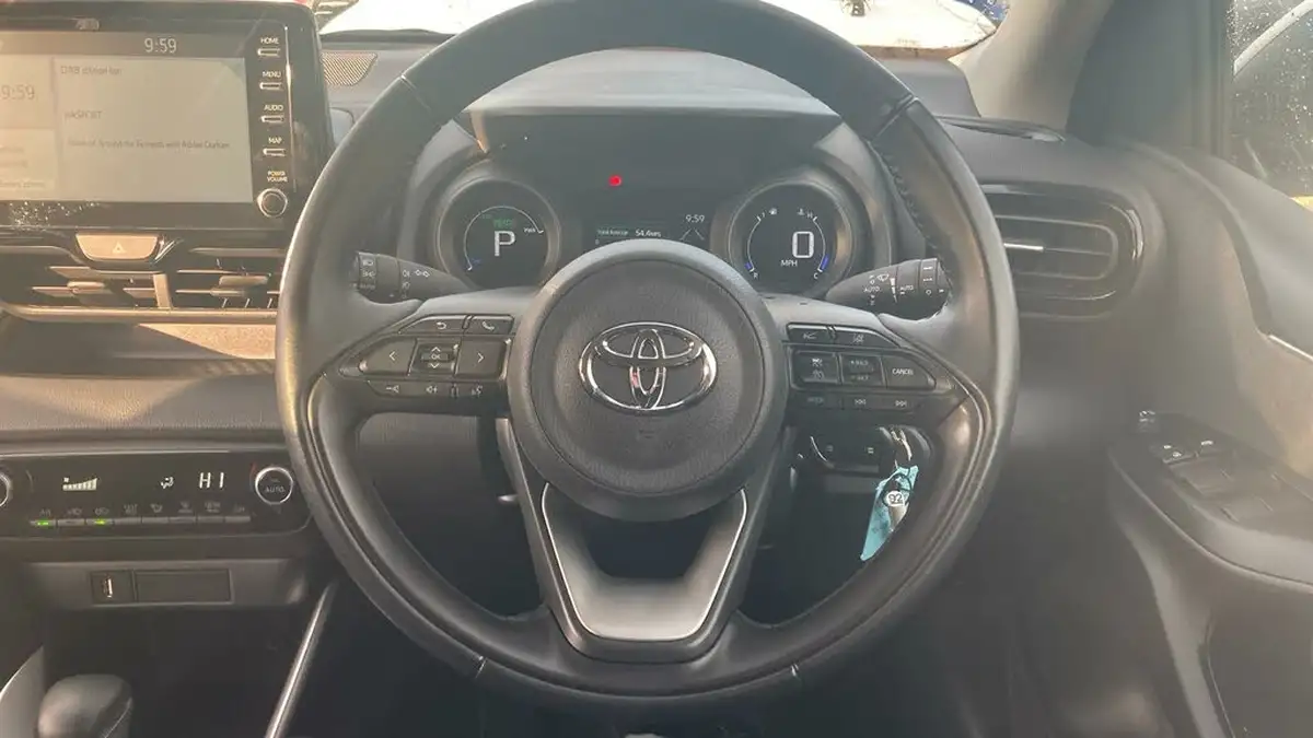 2022-toyota-yaris-15-vvt-i-design-big-5