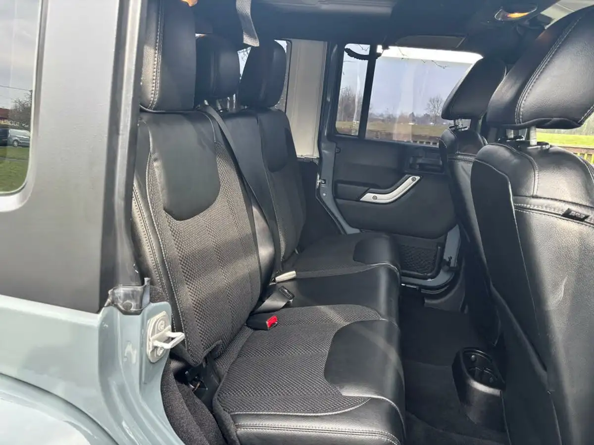 2015-jeep-wrangler-28crd-sahara-5d-big-12