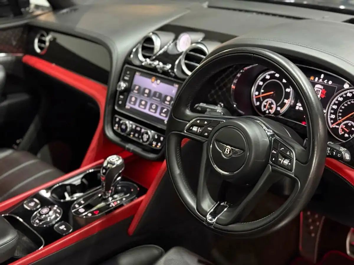 2019-bentley-bentayga-40-v8-big-37