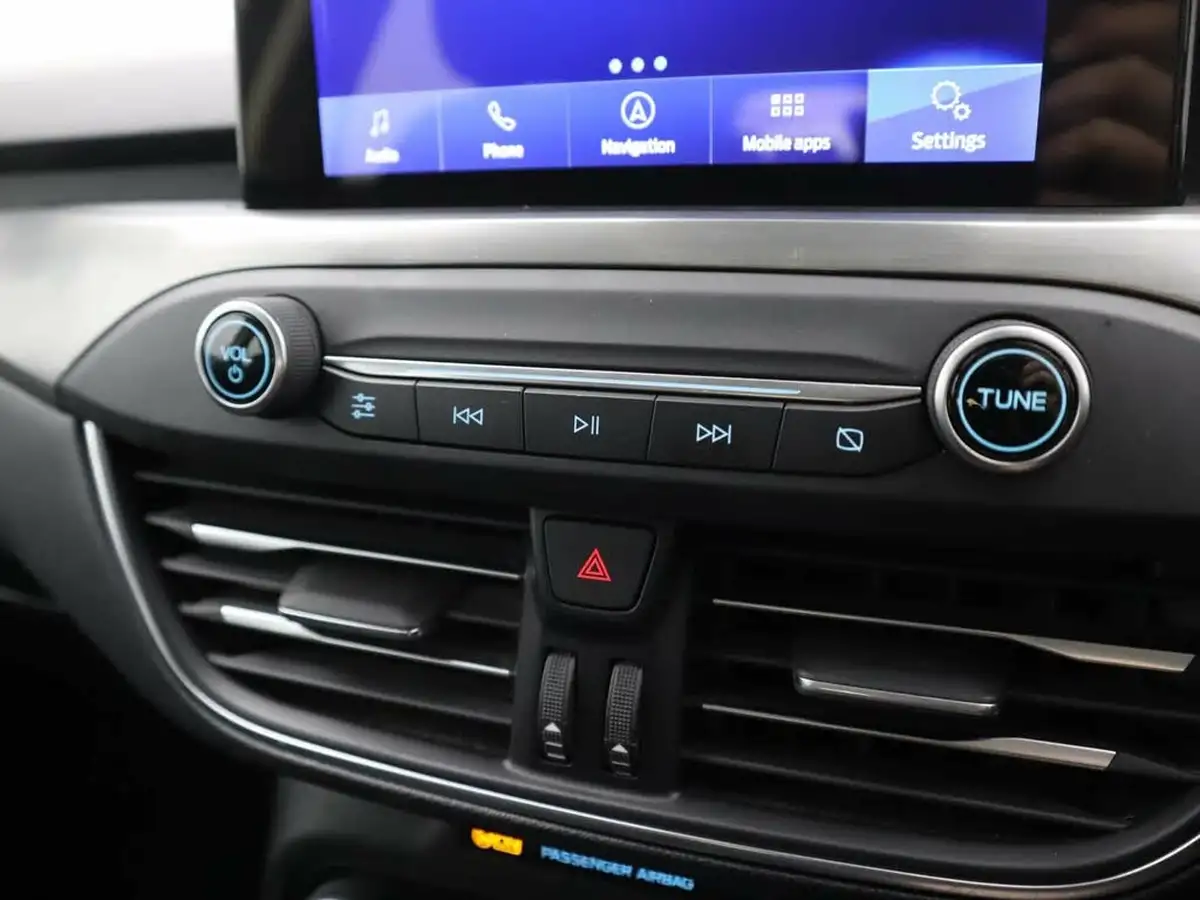 2020-ford-focus-15-titanium-estate-big-29