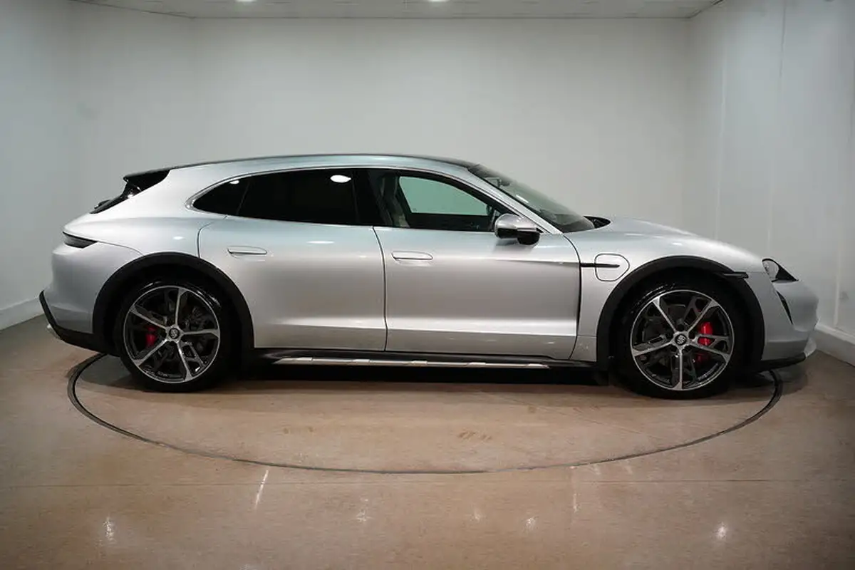 2023-porsche-taycan-e-4s-cross-turismo-big-3