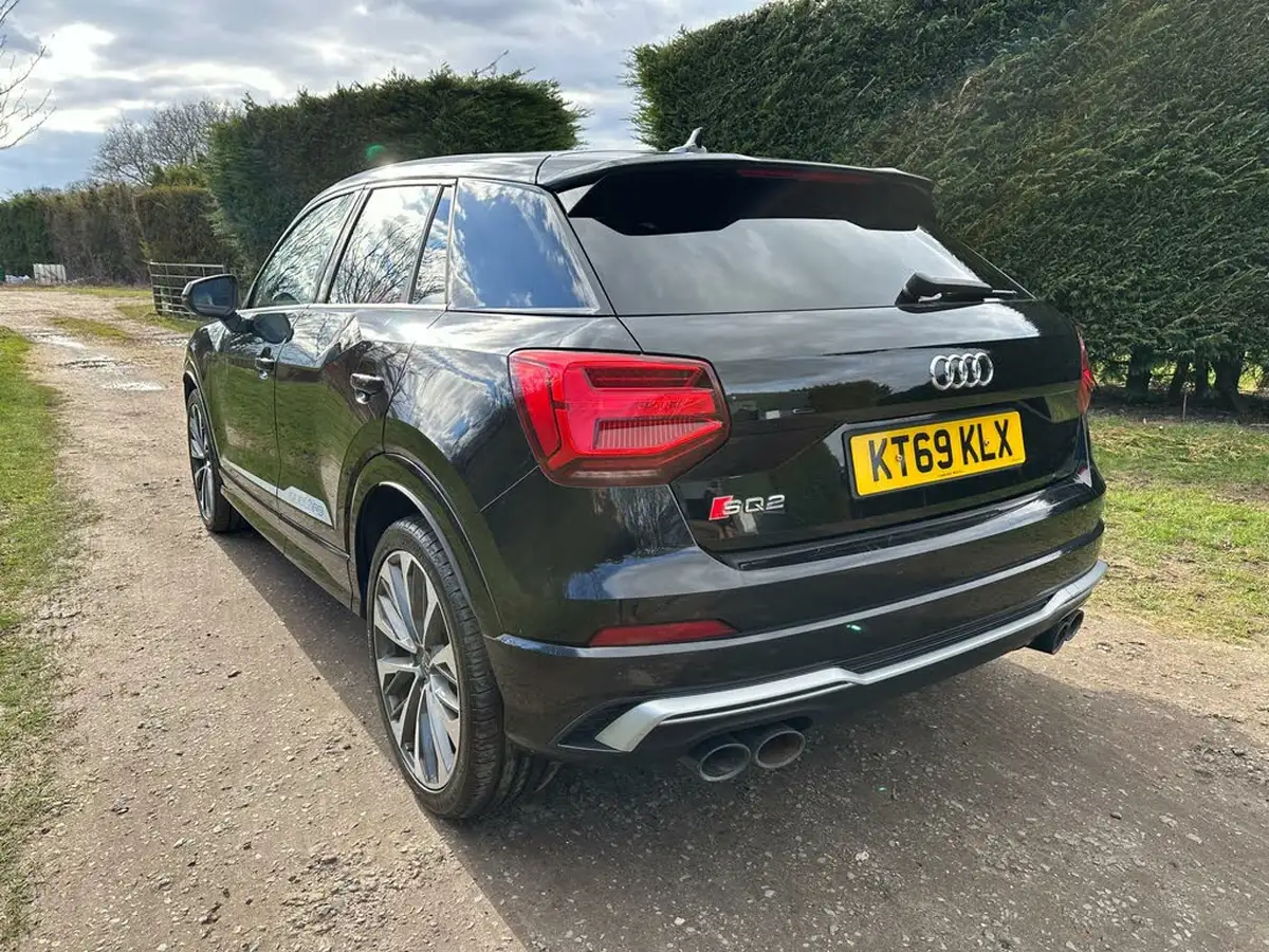 2020-audi-sq2-20-tfsi-black-edition-big-10