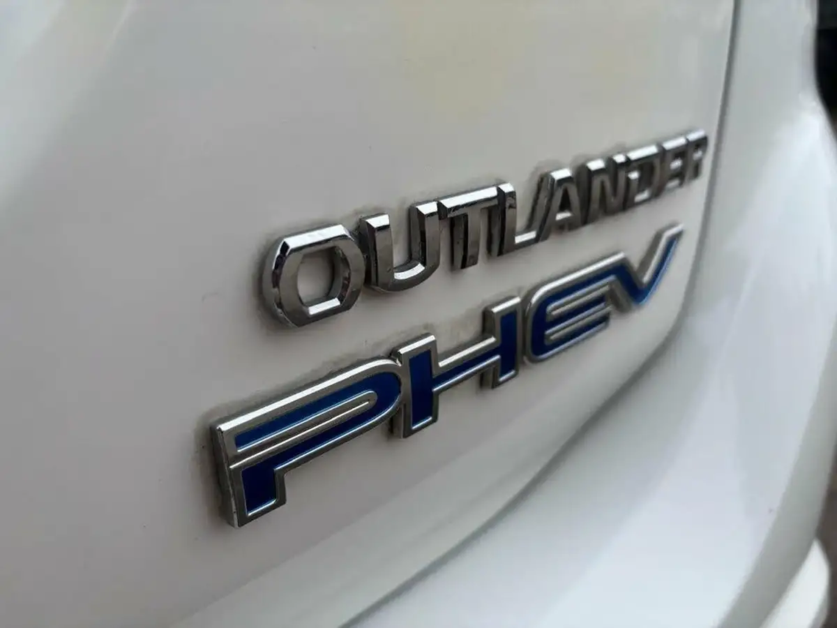 2018-mitsubishi-outlander-20-4h-phev-big-50