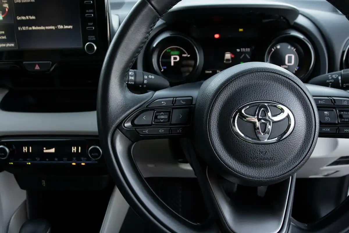 2022-toyota-yaris-15-vvt-i-excel-big-20