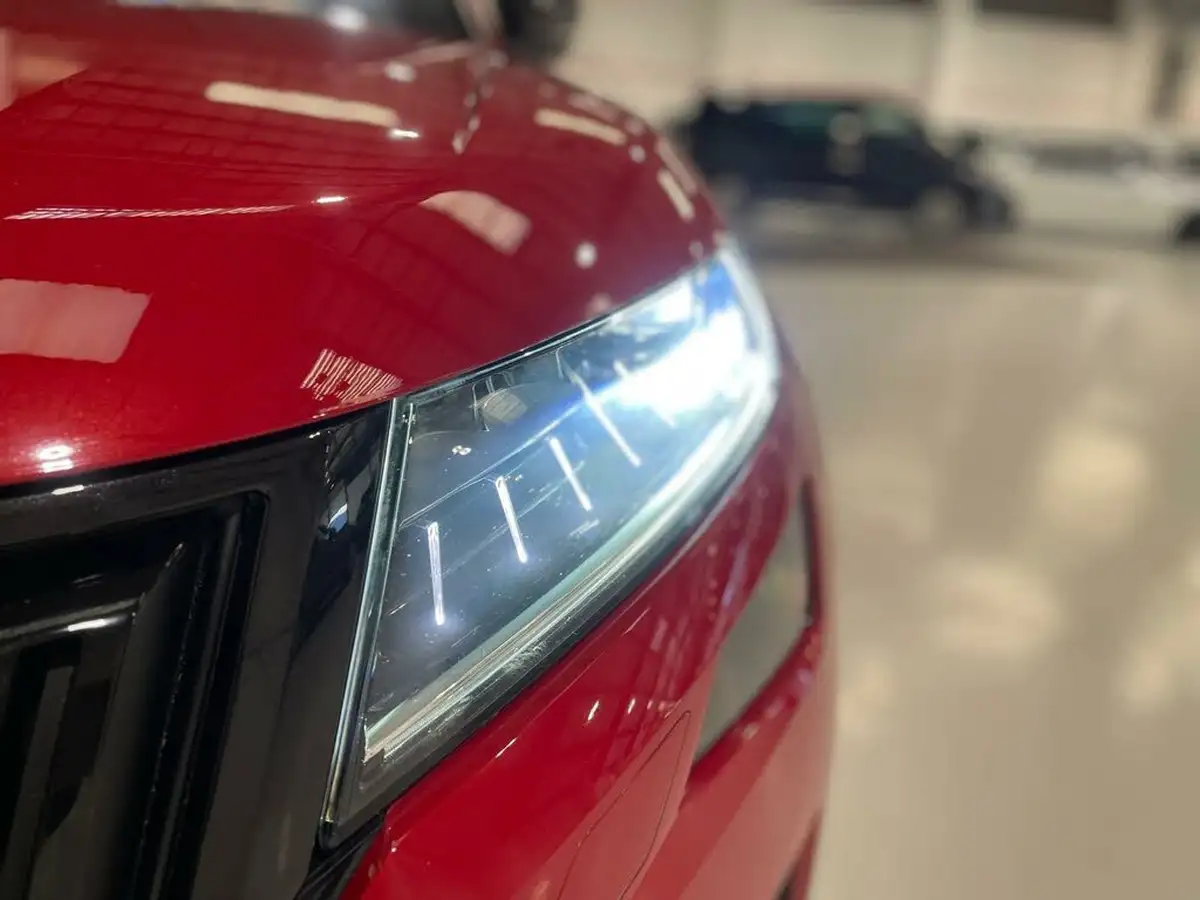 2019-skoda-kodiaq-20tdi-sportline-190ps-seats-scr-dsg-big-17