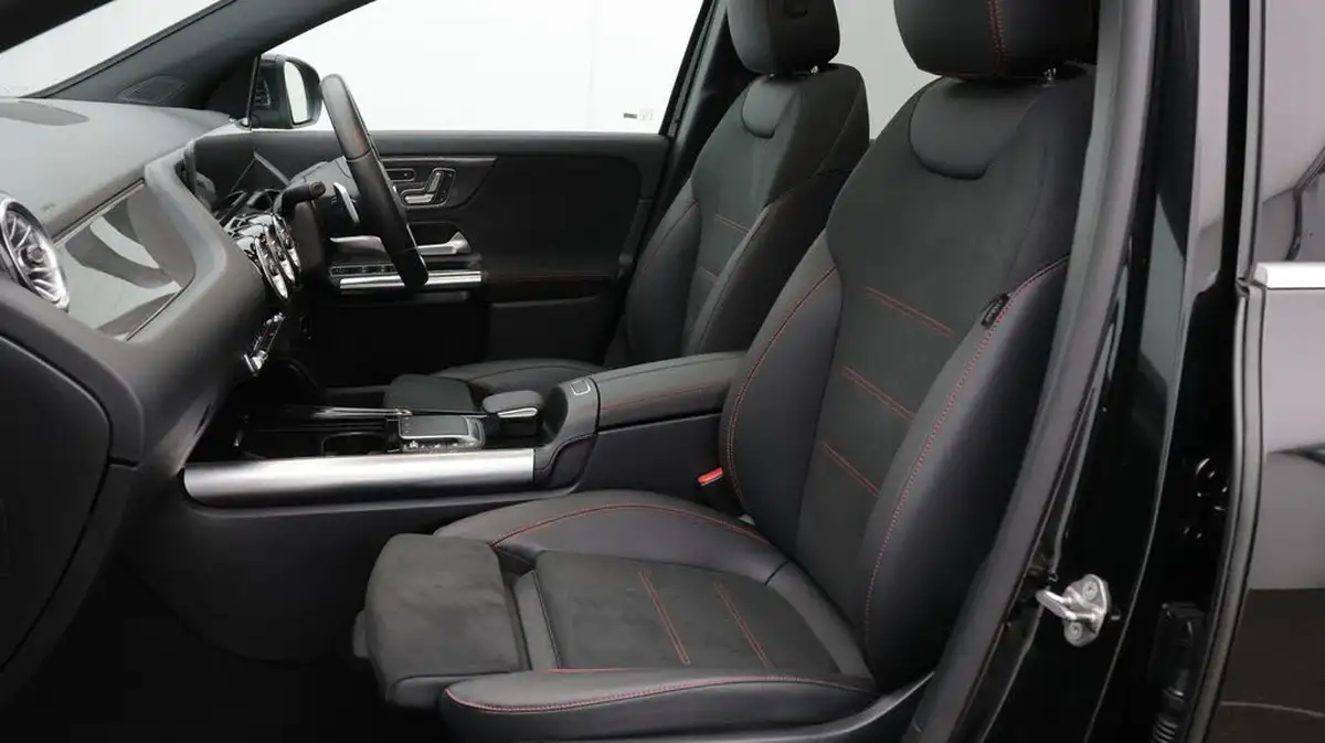 2021-mercedes-benz-gla-class-13-gla-180-amg-line-premium-plus-1332cc-big-14