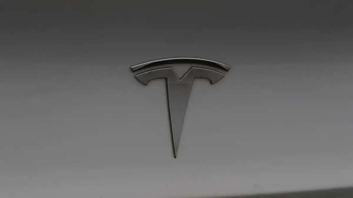 2021-tesla-model-3-e-long-range-awd-big-21