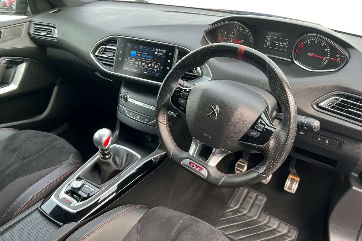 2019-peugeot-308-16-puretech-gti-big-5