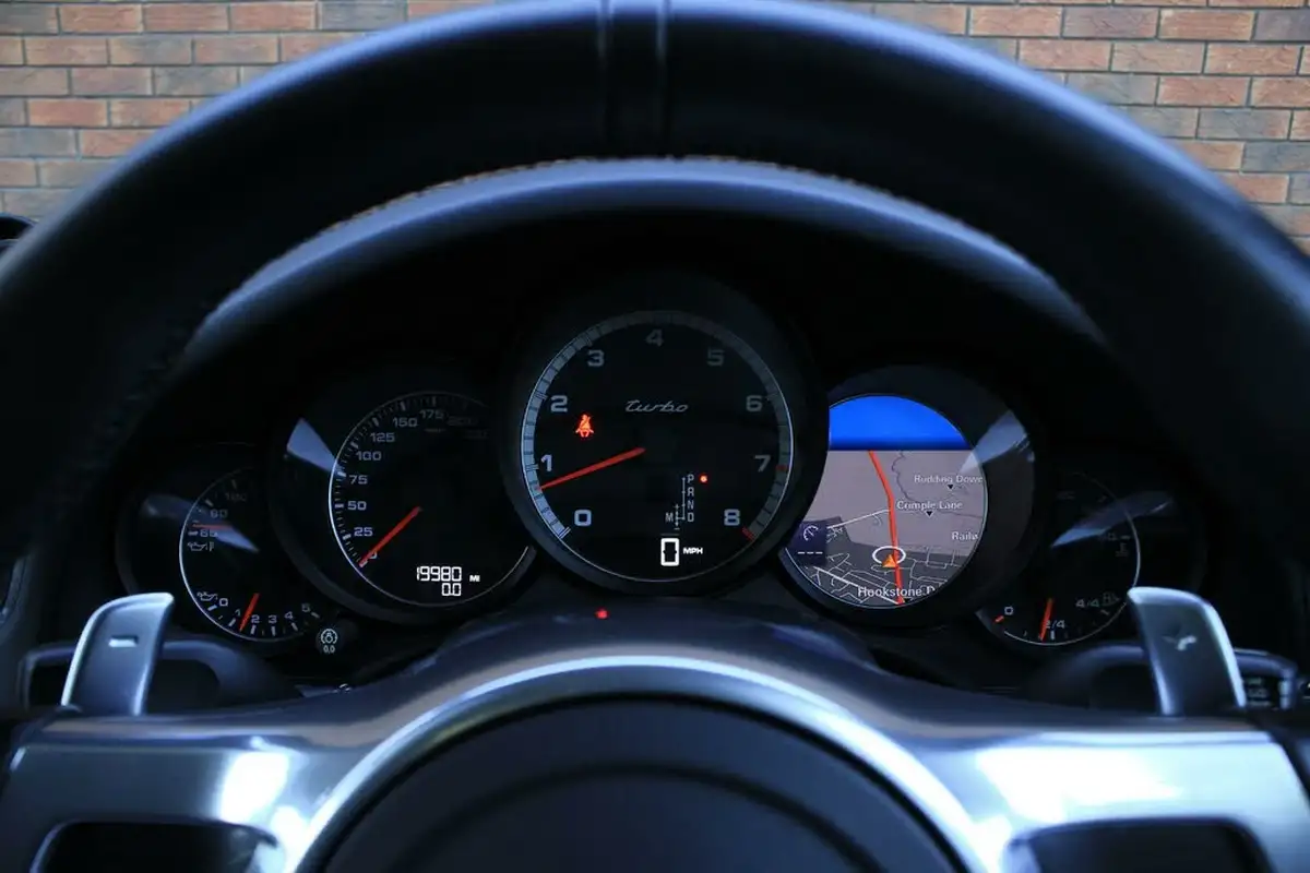 2015-porsche-911-38-turbo-coupe-big-23