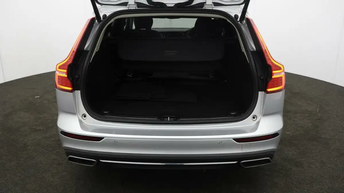 2020-volvo-v60-20-t6-inscription-big-16