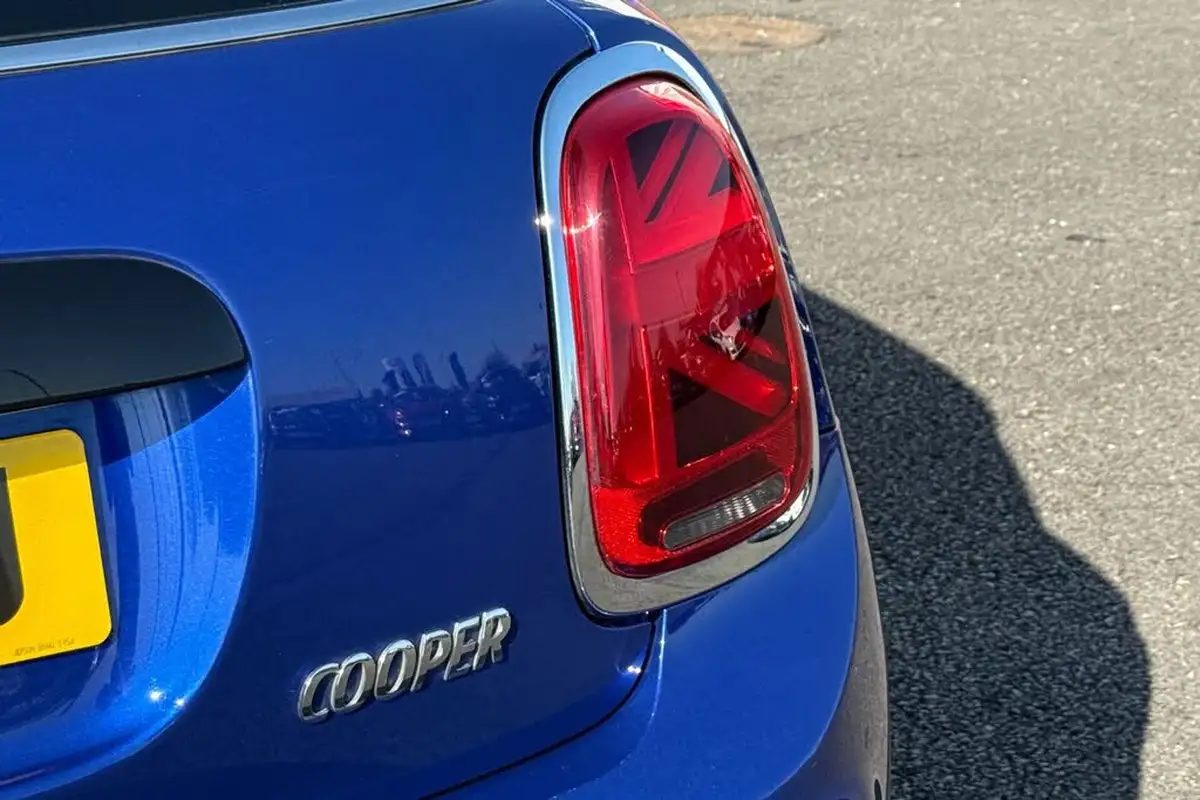 2019-mini-cooper-15-cooper-sport-hatchback-3d-big-31