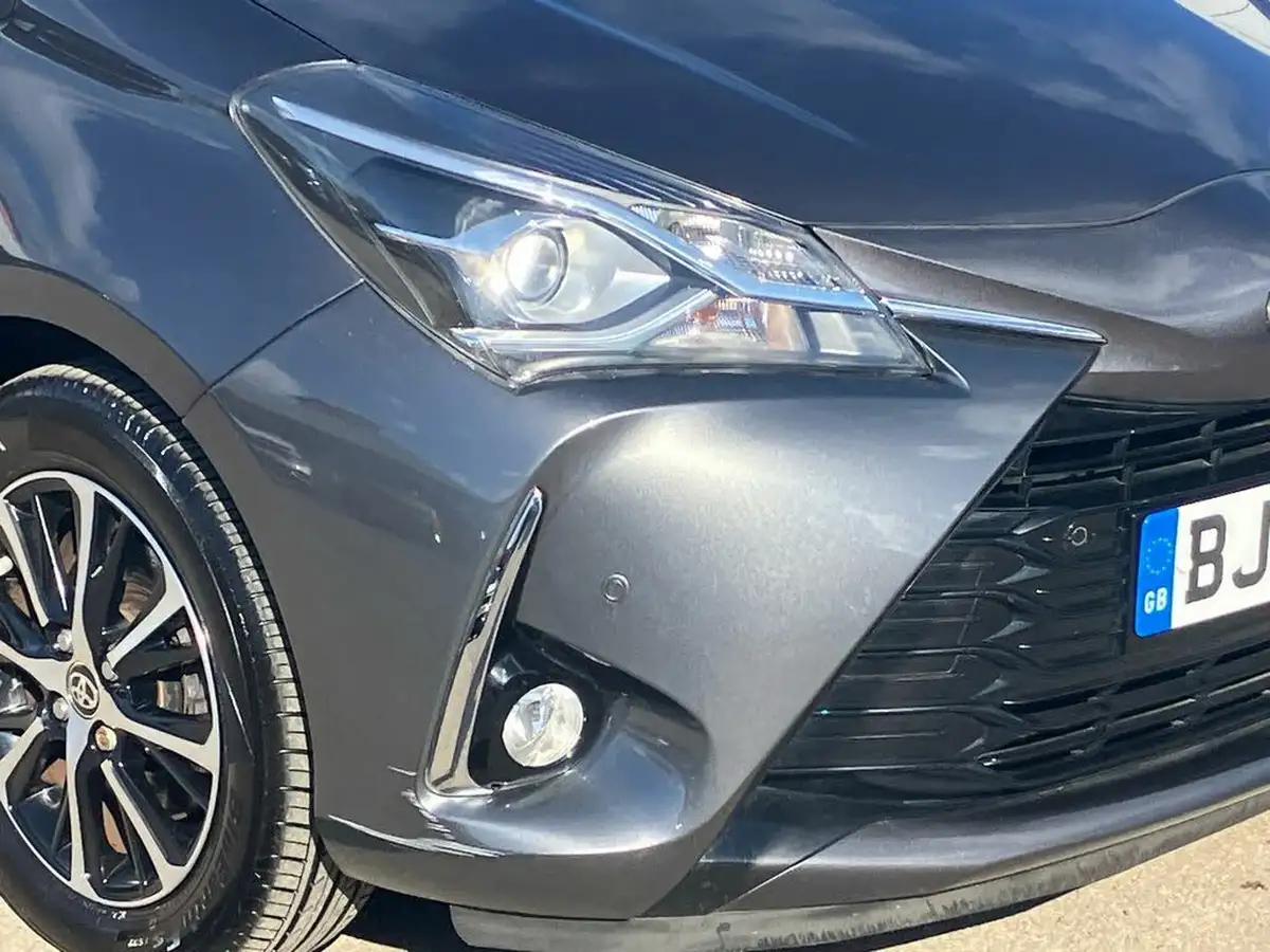 2018-toyota-yaris-15-vvt-i-icon-tech-hybrid-big-36