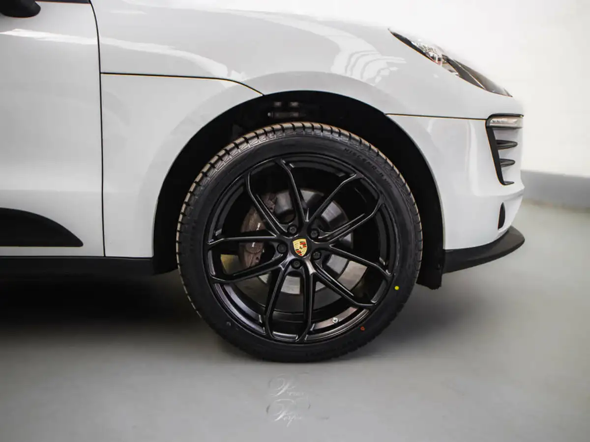 2018-porsche-macan-20-252ps-ss-big-40