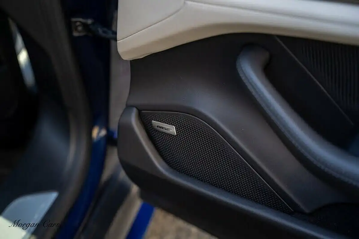 2021-porsche-taycan-e-turbo-big-37
