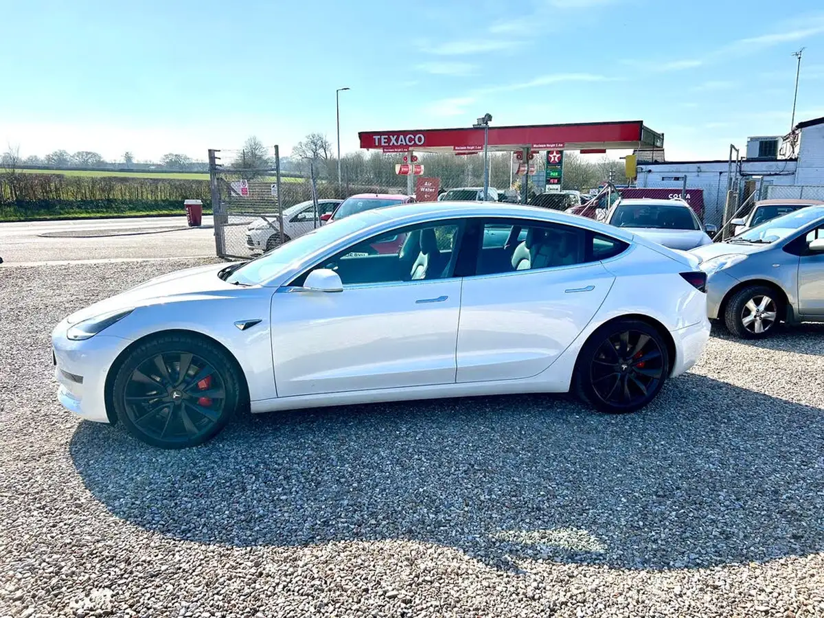 2020-tesla-model-3-e-performance-big-5