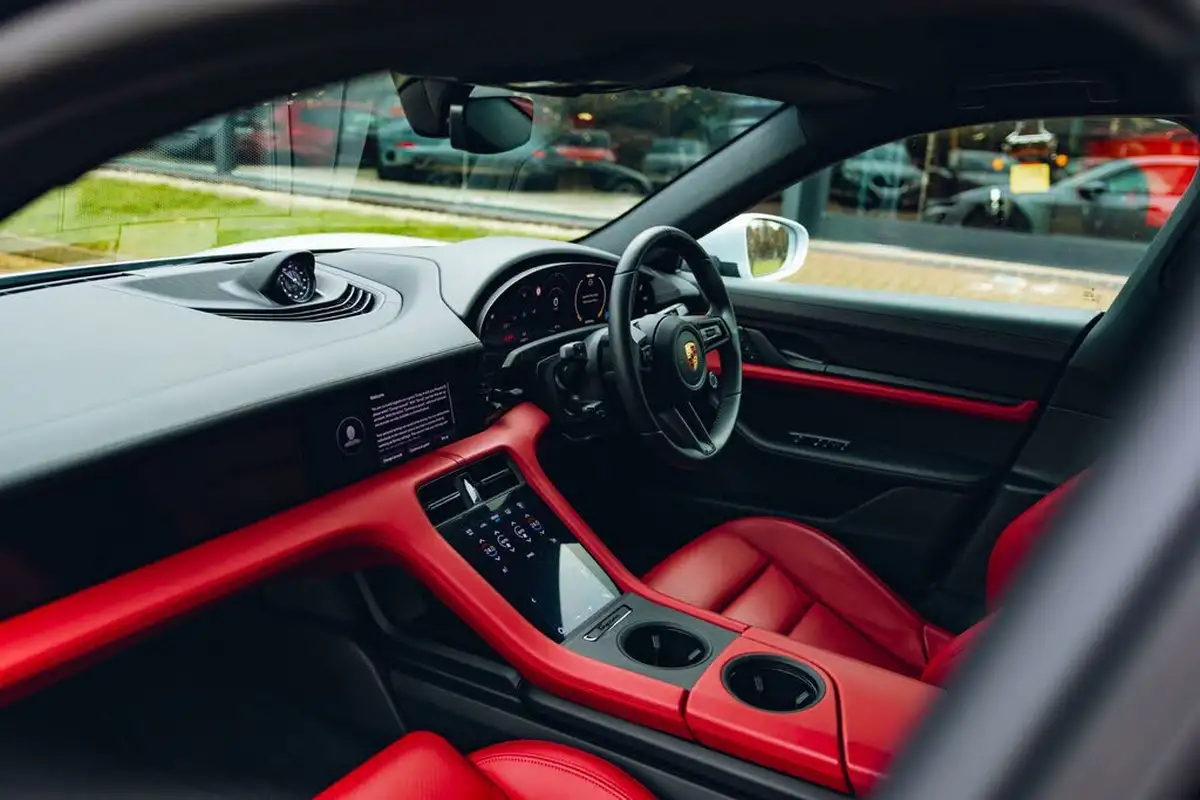 2023-porsche-taycan-e-4s-sport-turismo-571ps-performance-battery-plus-big-25