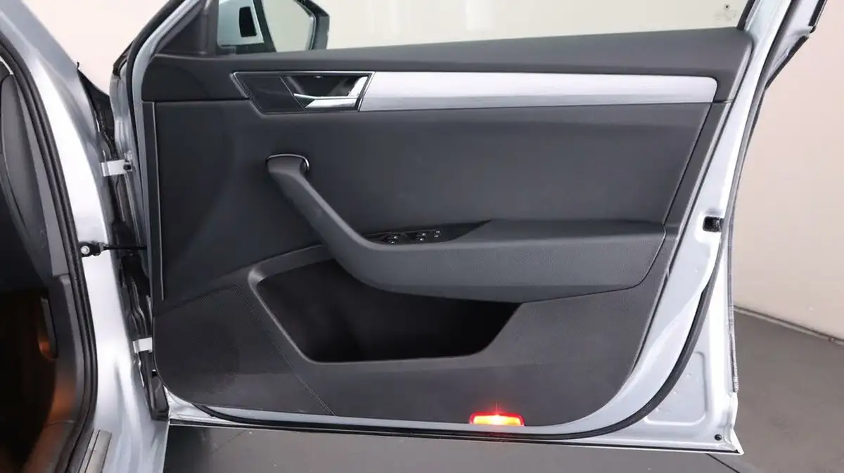 2019-skoda-superb-15-tsi-se-technology-estate-big-14