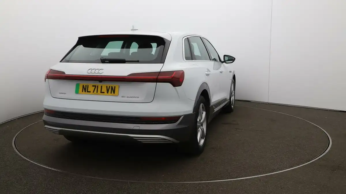 2021-audi-e-tron-50e-technik-station-wagon-big-56