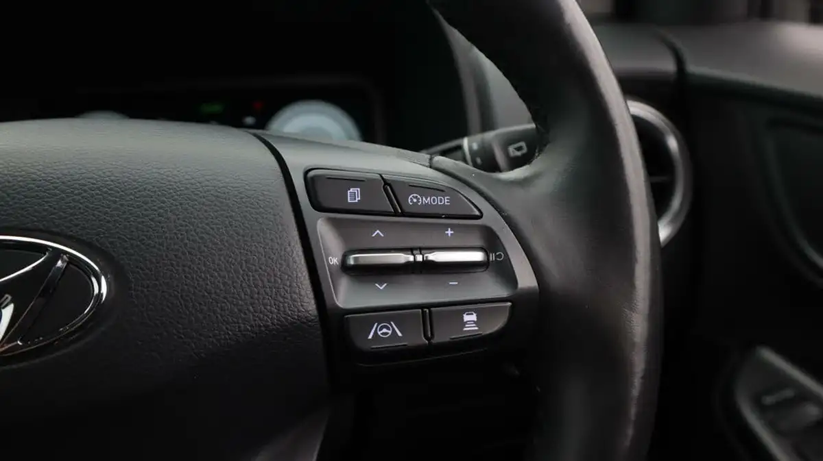 2022-hyundai-kona-e-premium-204ps-64kwh-7kw-obc-big-24