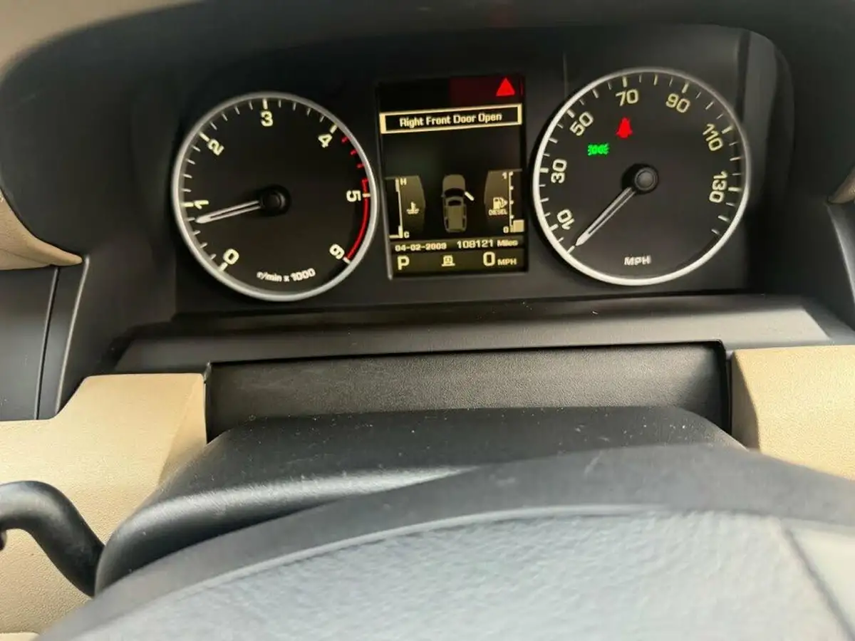2010-land-rover-discovery-4-30tdv6-hse-big-9