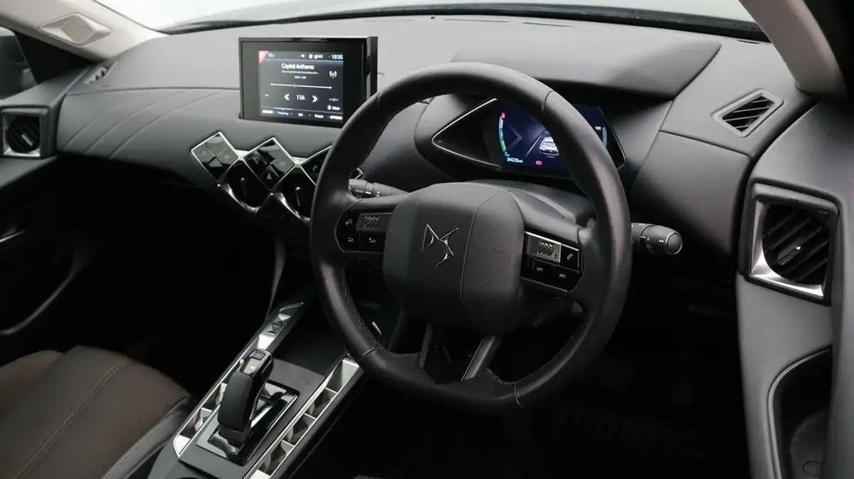 2022-ds-ds-3-crossback-e-tense-bastille-big-9