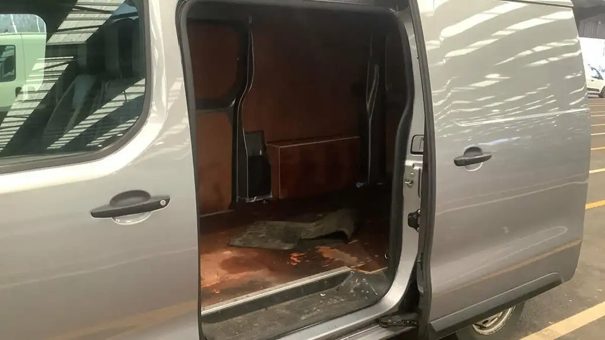 2021-toyota-proace-20d-active-medium-120hpeu6dt-e-panel-big-5