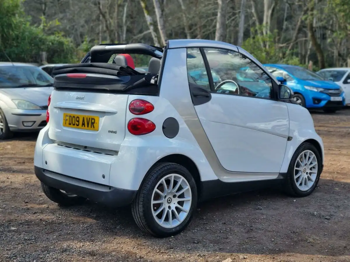 2009-smart-fortwo-10-passion-71bhp-cabriolet-big-18