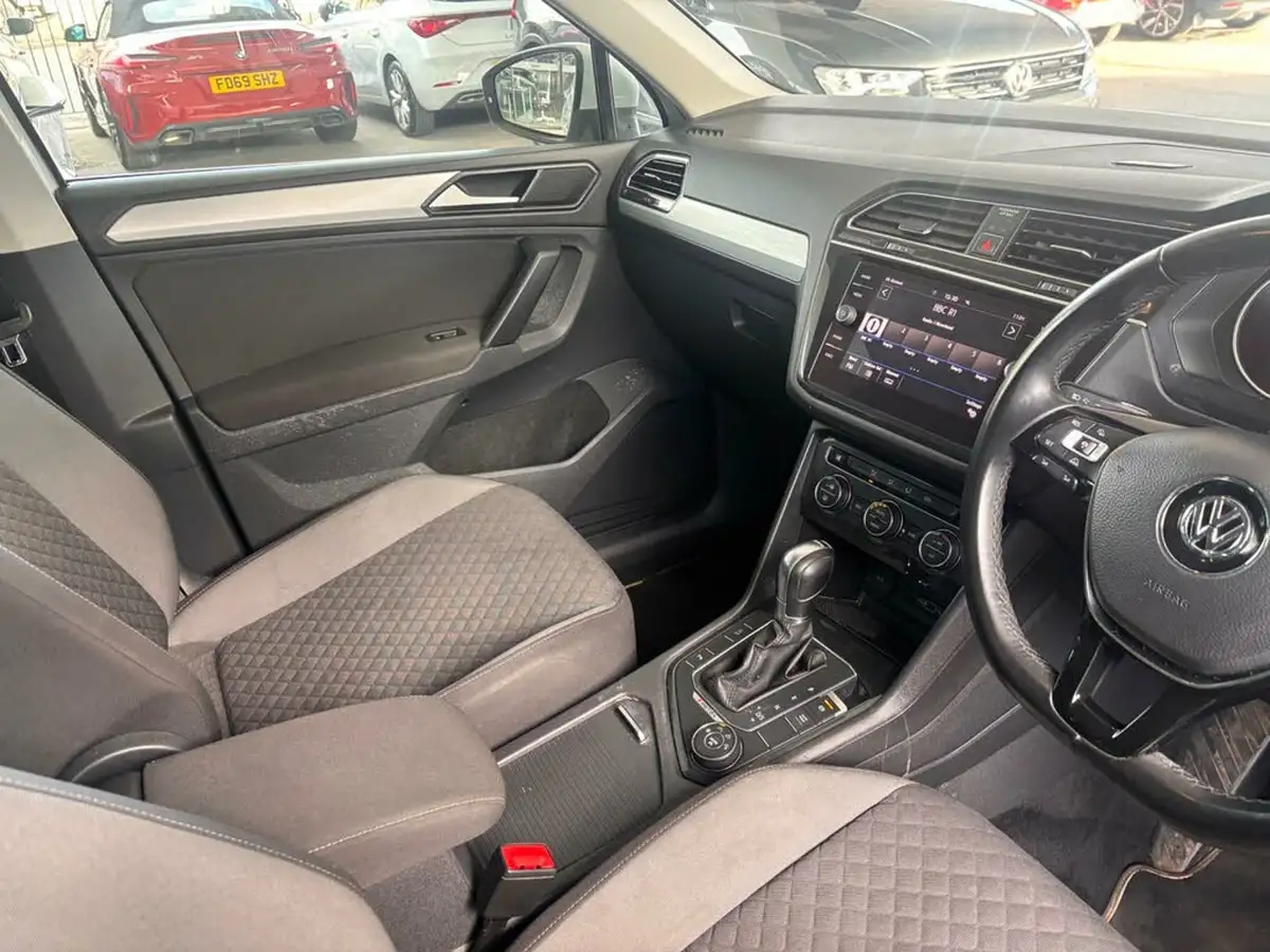 2018-volkswagen-tiguan-20tdi-se-navigation-150ps-4motion-ss-dsg-big-13