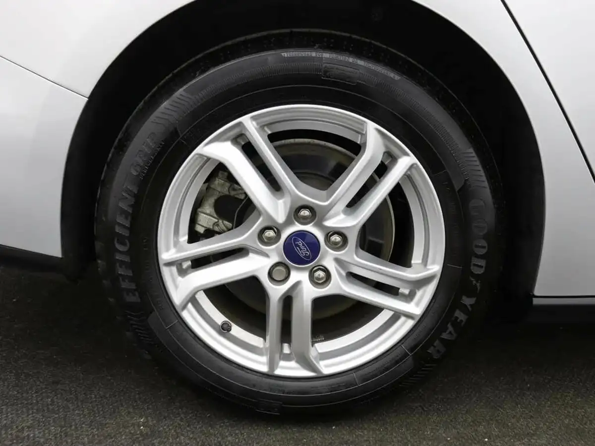 2020-ford-focus-15-zetec-120ps-estate-big-8