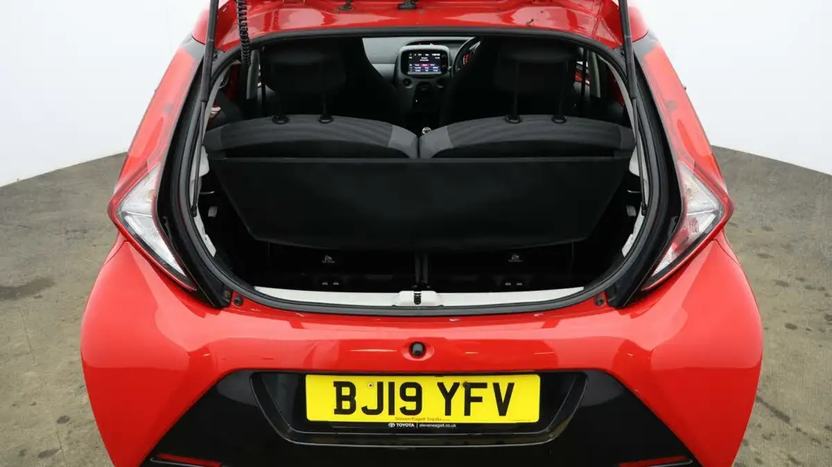 2019-toyota-aygo-10-vvt-i-x-play-big-16