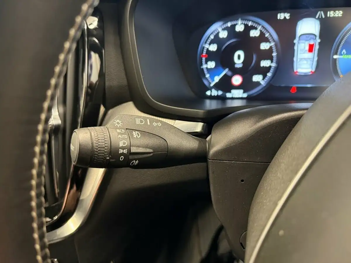 2020-volvo-v60-20-t6-r-design-big-15