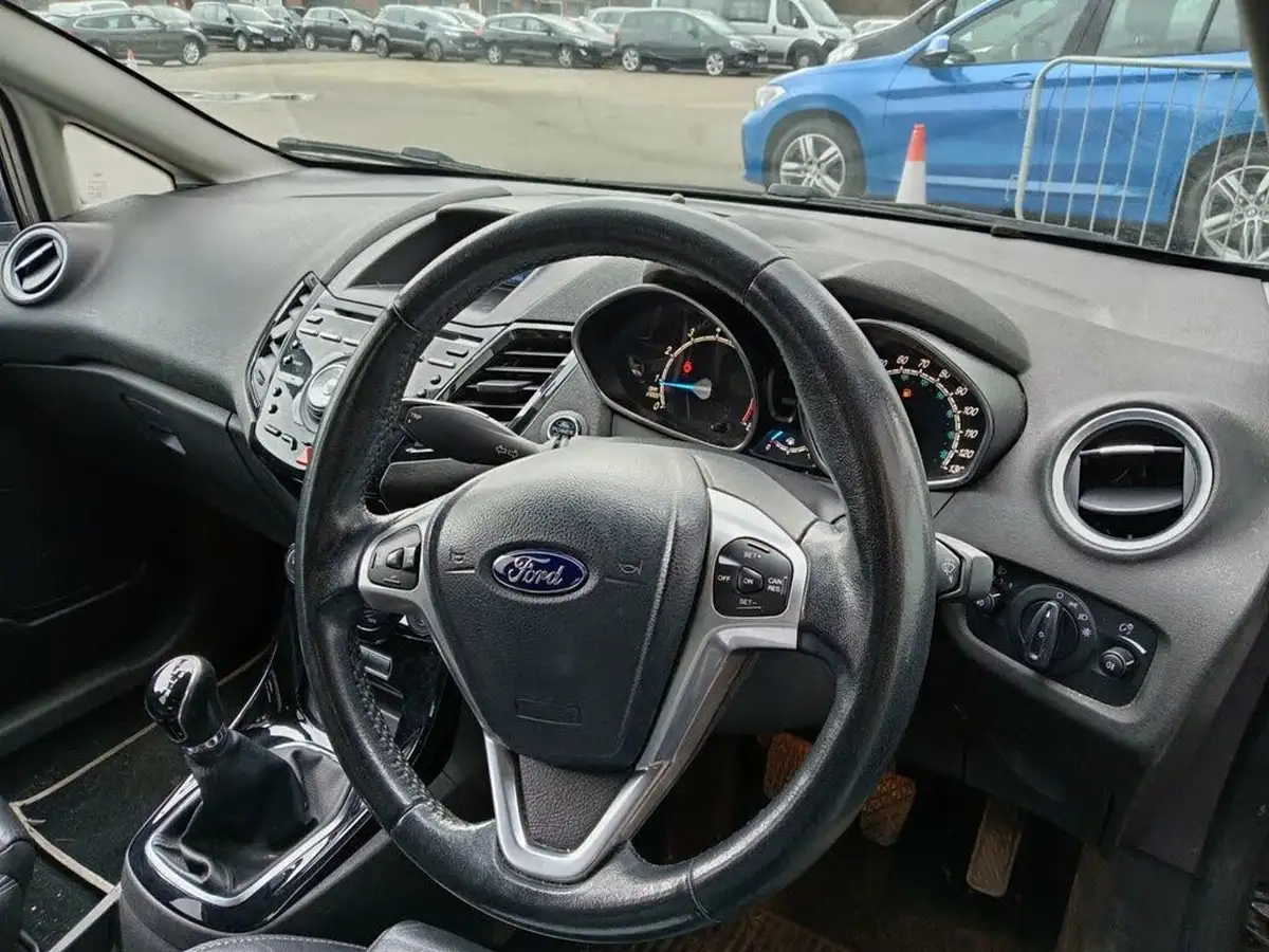 2016-ford-fiesta-10t-titanium-x-100ps-ss-5d-big-4