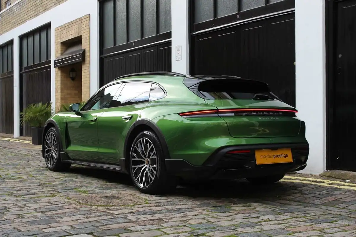2021-porsche-taycan-e-turbo-cross-turismo-awd-big-16