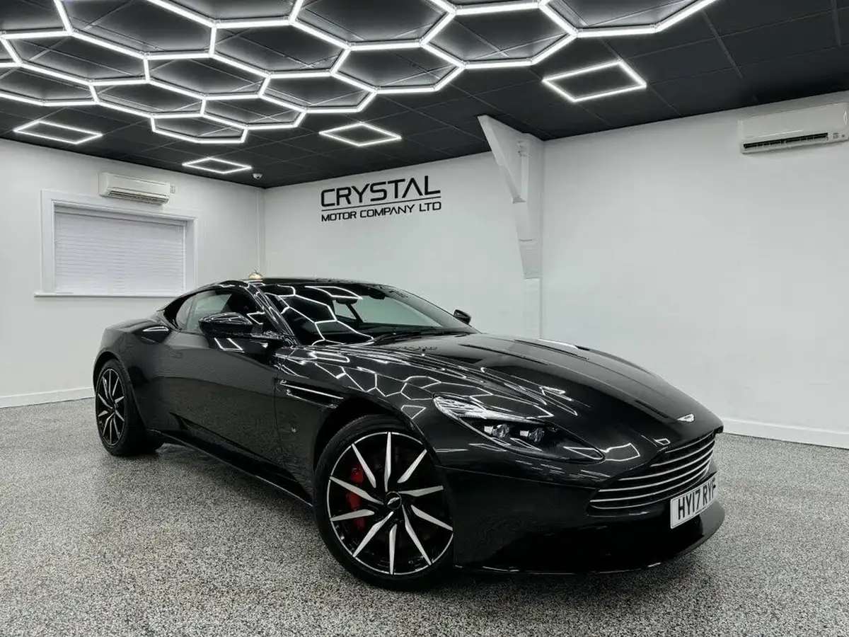2017-aston-martin-db11-52-v12-launch-edition-big-0