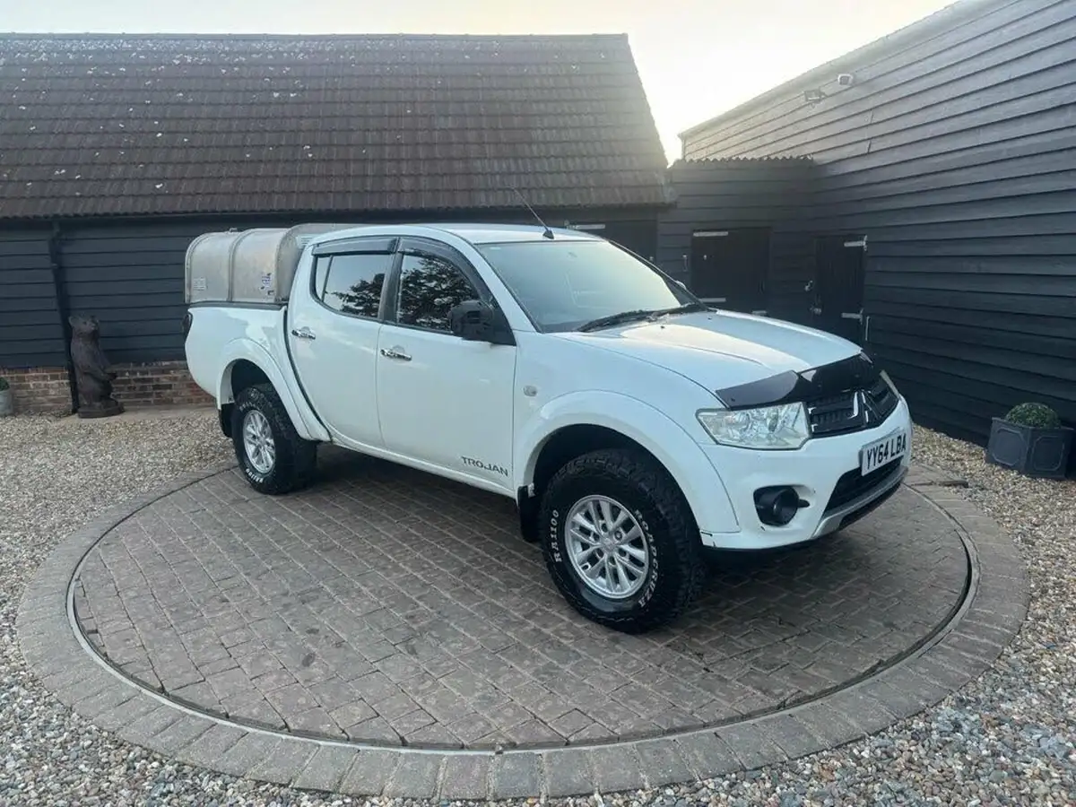 2014-mitsubishi-l200-25td-trojan-big-41