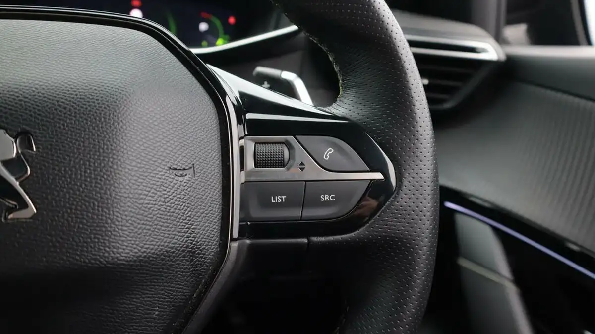 2020-peugeot-208-12-puretech-gt-line-100bhp-eat8-big-27
