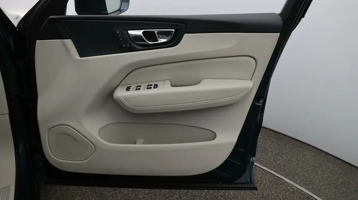 2018-volvo-xc60-20-t5-inscription-250bhp-4x4-big-15