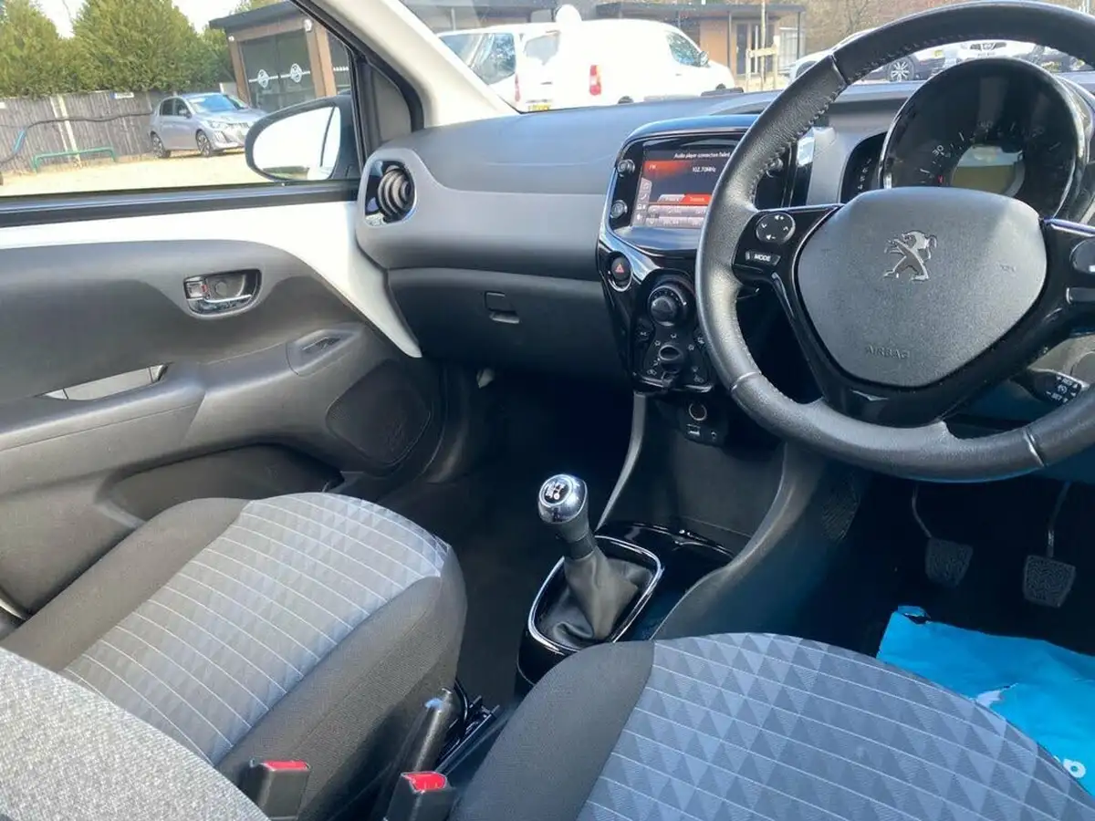 2022-peugeot-108-10-allure-big-20