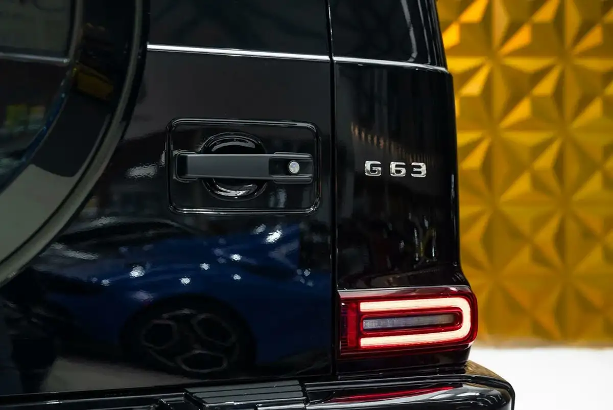 2022-mercedes-benz-g-class-40-g63-amg-big-35