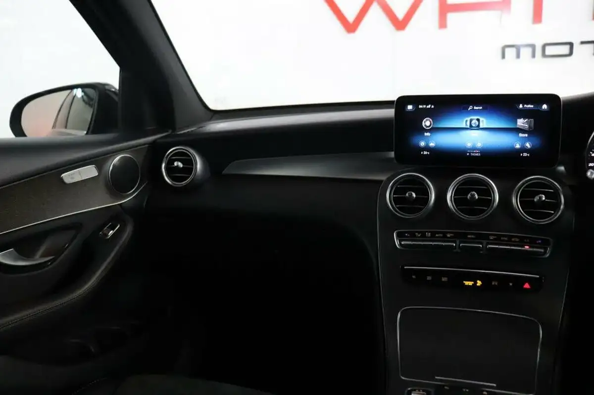 2019-mercedes-benz-glc-class-20d-glc220d-amg-line-station-wagon-5d-4matic-plus-big-14