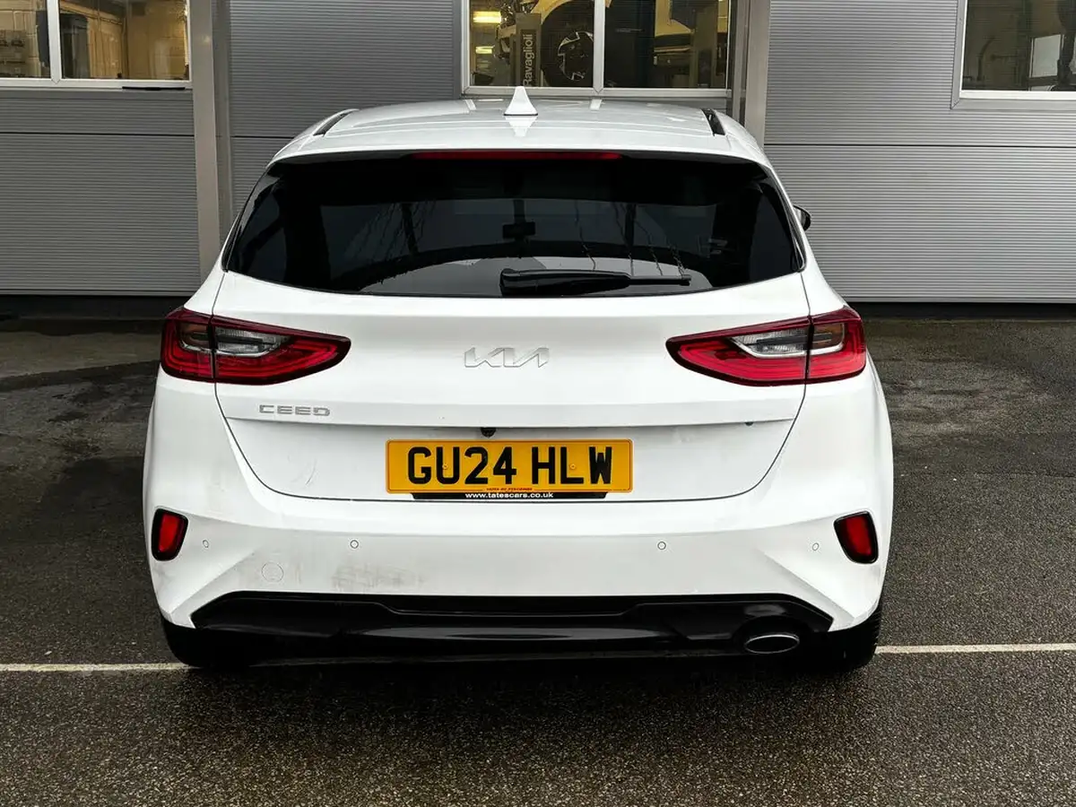 2024-kia-ceed-15-t-gdi-3-158bhp-hatchback-big-3