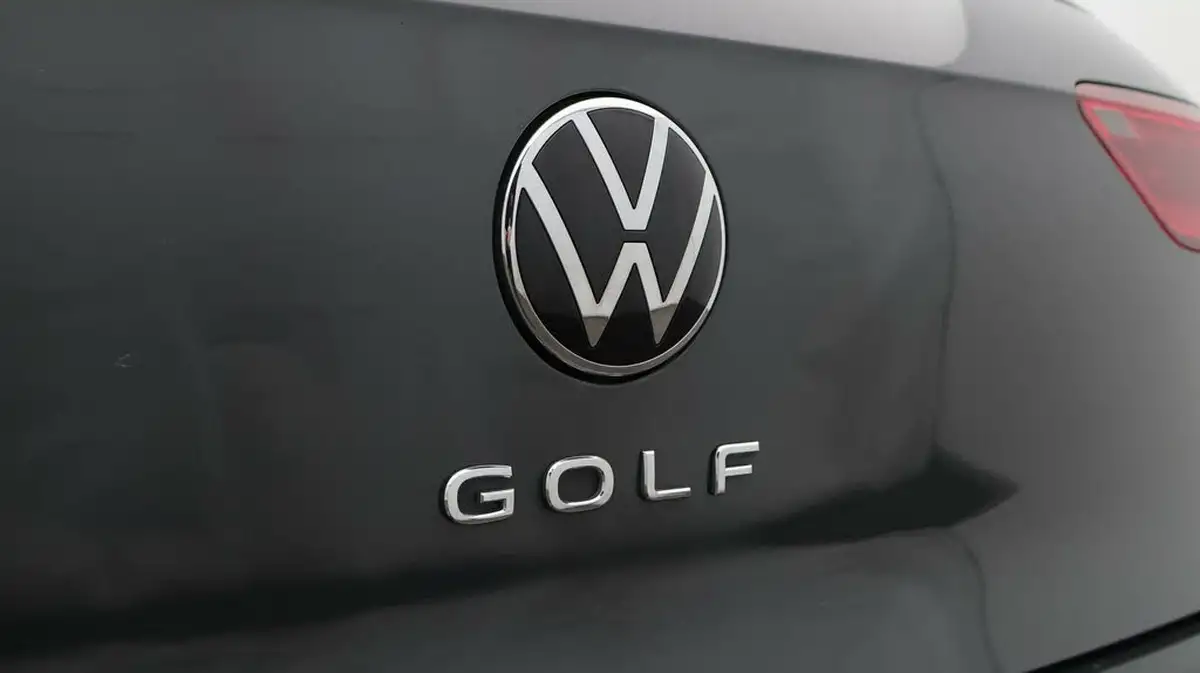 2022-volkswagen-golf-20tdi-life-hatchback-big-20