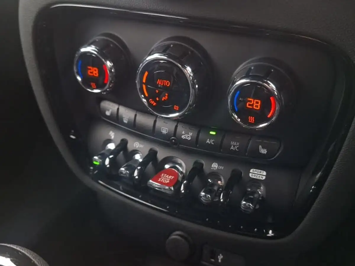 2022-mini-clubman-20-john-cooper-works-big-15