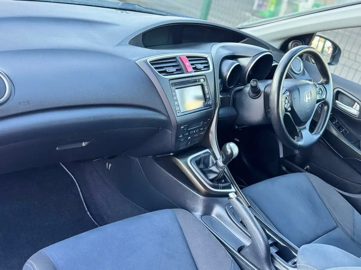 2014-honda-civic-16td-se-plus-t-hatchback-big-43