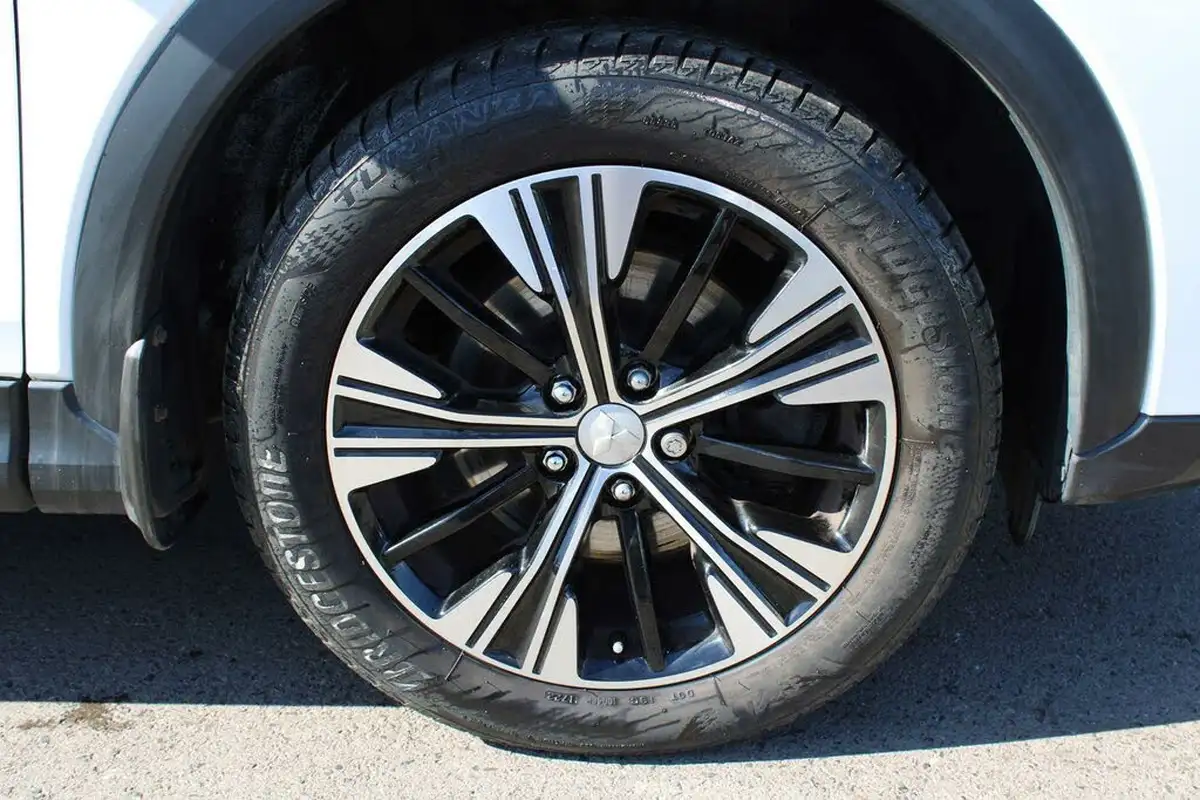 2018-mitsubishi-eclipse-cross-15-4-auto-big-15
