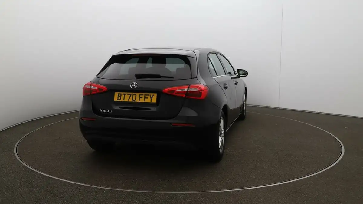 2021-mercedes-benz-a-class-15d-a180d-se-big-46